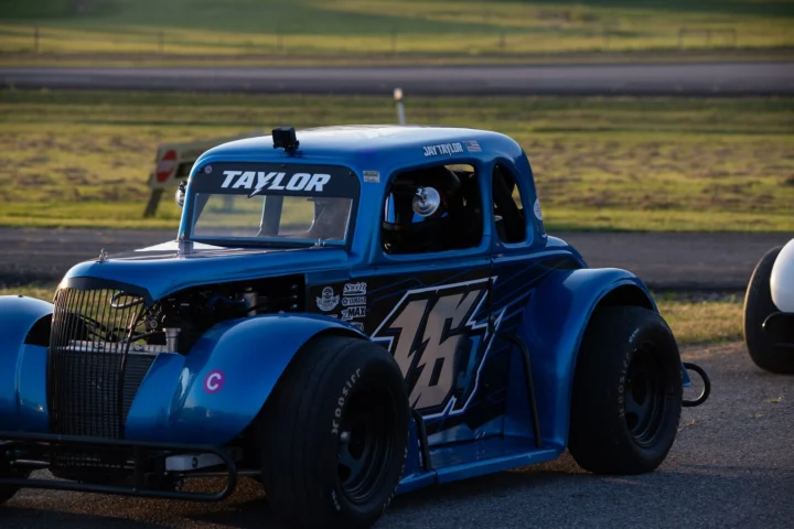 What an incredible experience at Ona Speedway! 🏁🏎️\n\nFor my first time racing outside of the Carolinas, I qualified 9th and finished the night in 8th…